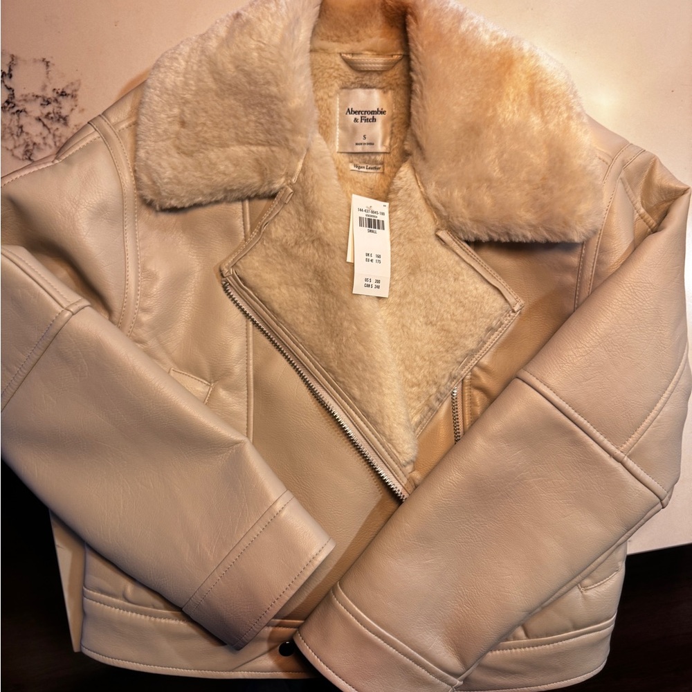 Abercrombie & Fitch Women's Cream Faux Shearling Jacket - New with Tags